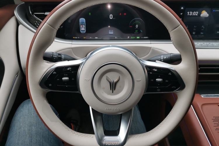 Used VOYAH FREE 2024 Ultra-Long Range Intelligent Driving Version Steering Wheel