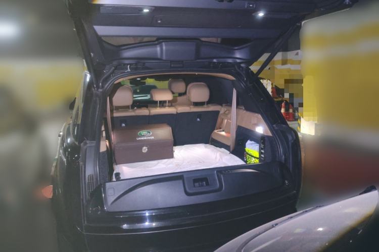 Used Land Rover Range Rover 2023 3.0 L6 400 PS Prestige Seven-Seater Extended Version
