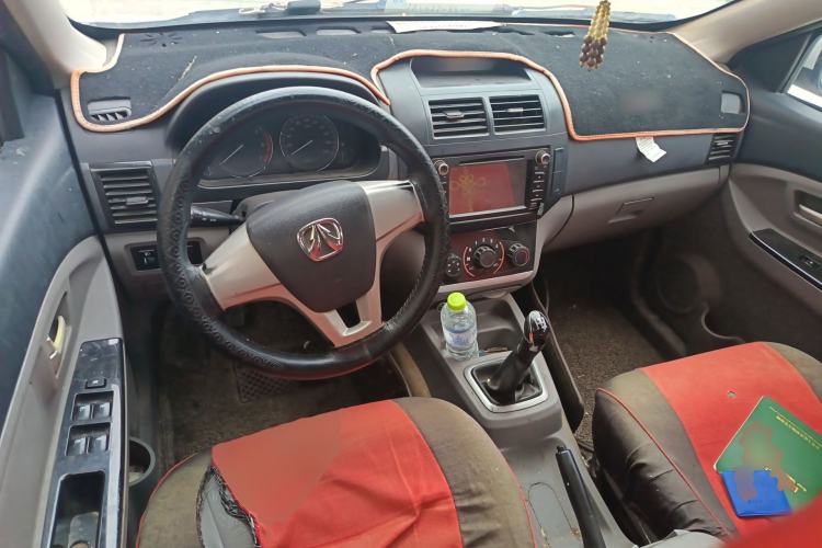 Used BAIC Weiwang M20 2014 1.5L practical type BJ415A Center Console