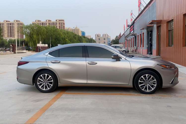 Used Lexus ES 2023 200 Excellence Edition

