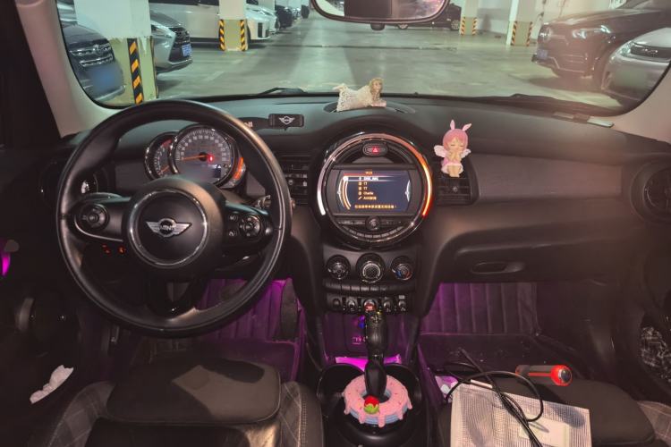 Used MINI 2016 1.5T COOPER Five-Door Edition Center Console