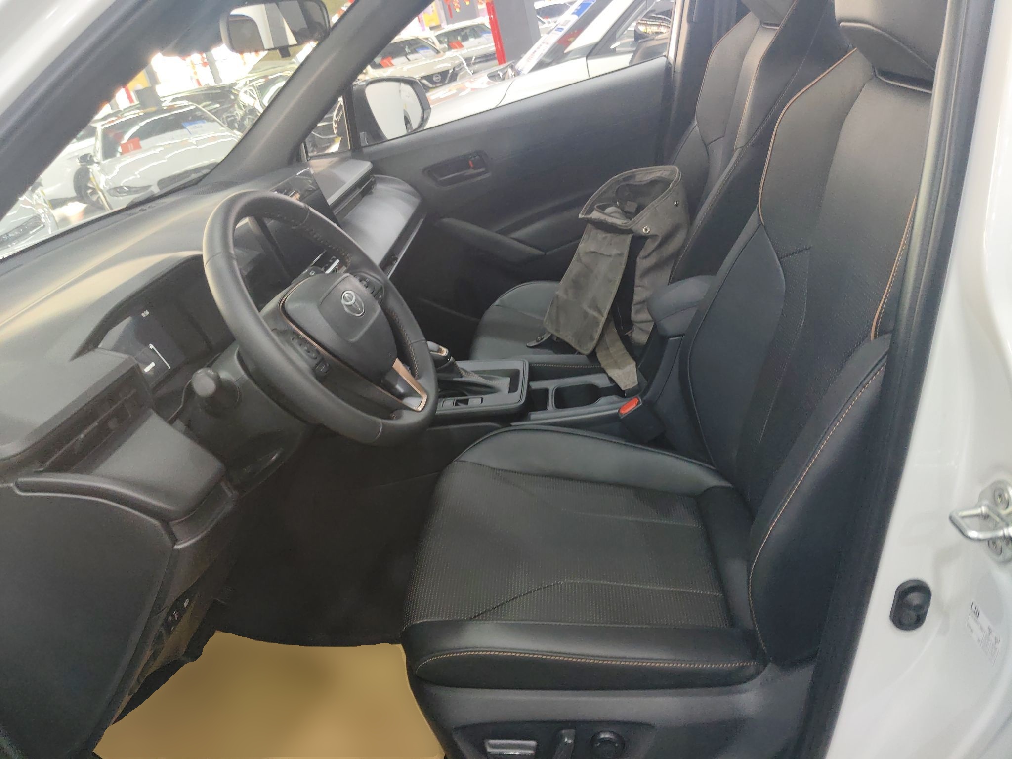 Переднее сиденье в автомобиле