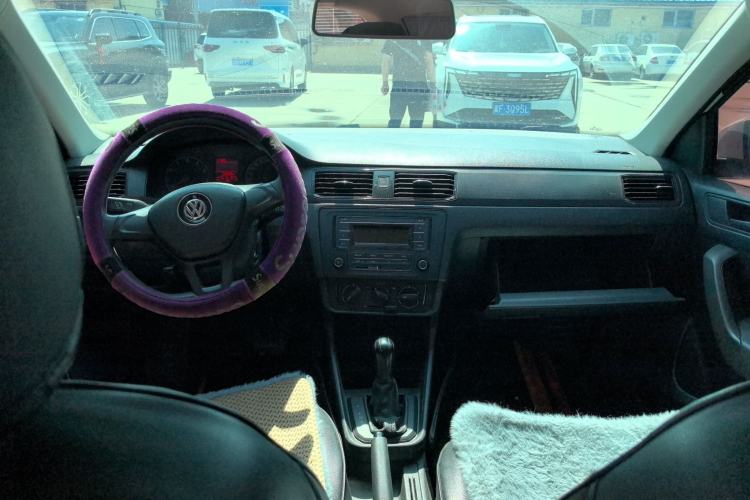 Used Volkswagen Santana 2016 1.6L Automatic Fashion Edition Center Console