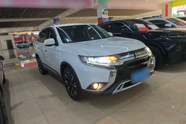 Used Mitsubishi Outlander 2019 2.4L 4x4 Zhi Xiang Edition 7 Seats China VI Standard