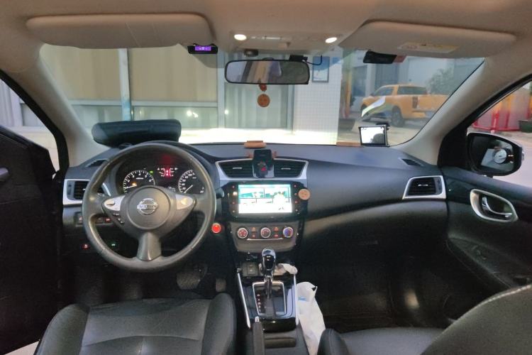 Used Nissan Sylphy 2019 1.6XV CVT Smart Connect Luxury Edition China VI Standard Center Console