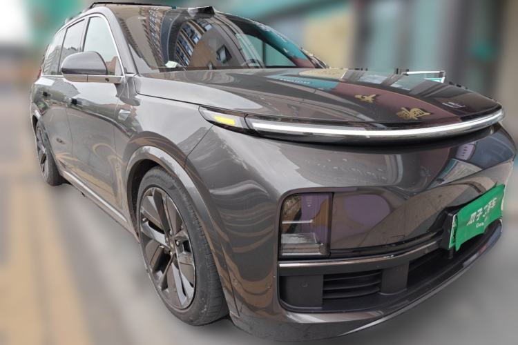 Used Li Auto L9 2022 Max model Front Right 45 Deg