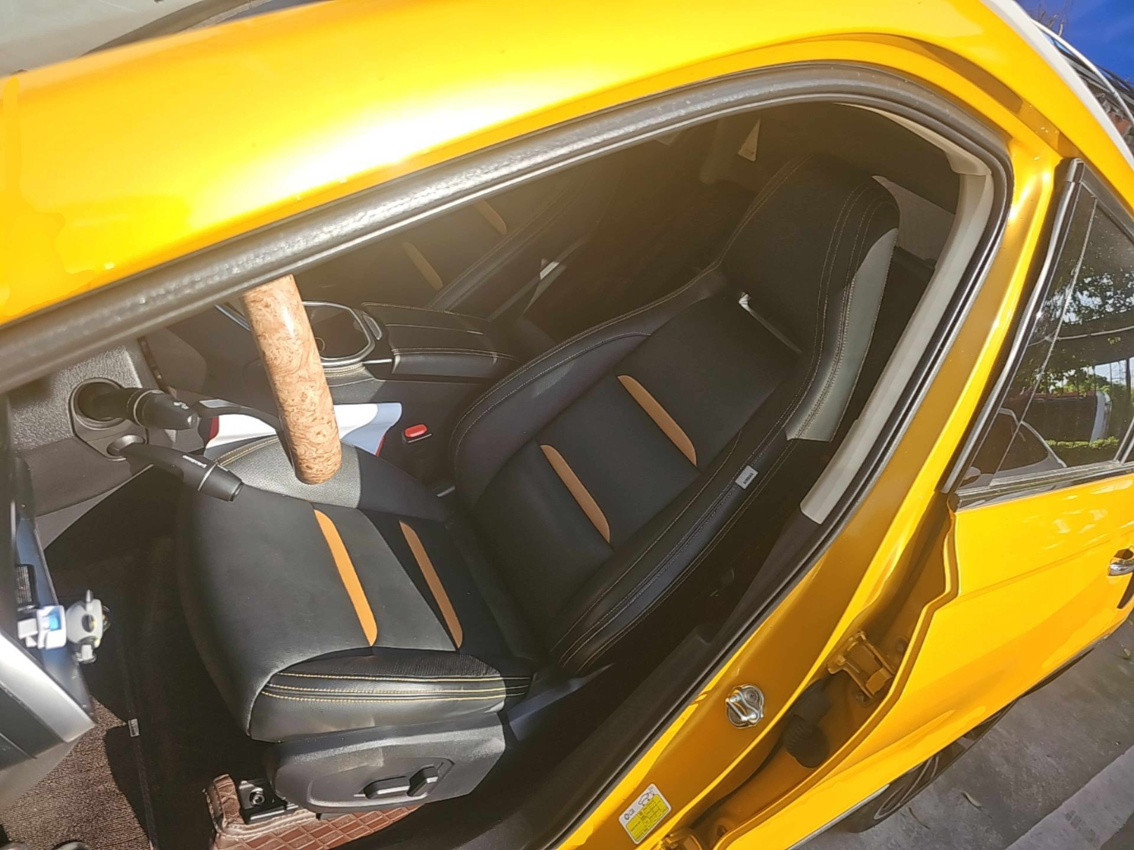 Переднее сиденье в автомобиле