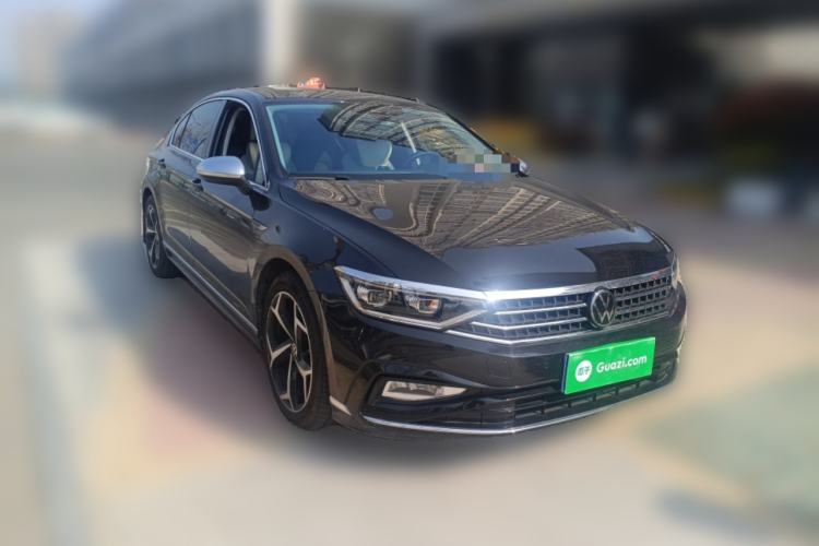 Used Volkswagen Magotan 2023 2 Million Units Limited Edition 330TSI DSG Leading Version Front Right 45 Deg