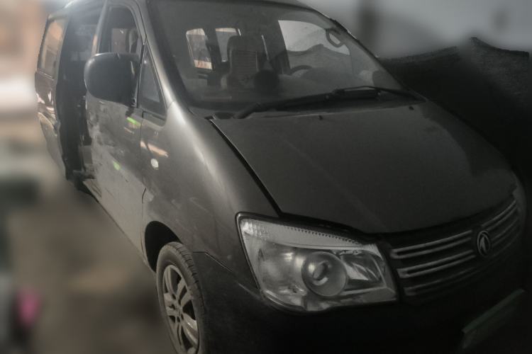 Used FORTHING Lingzhi 2017 V3 1.5L 7-seater Standard Model Front Right 45 Deg