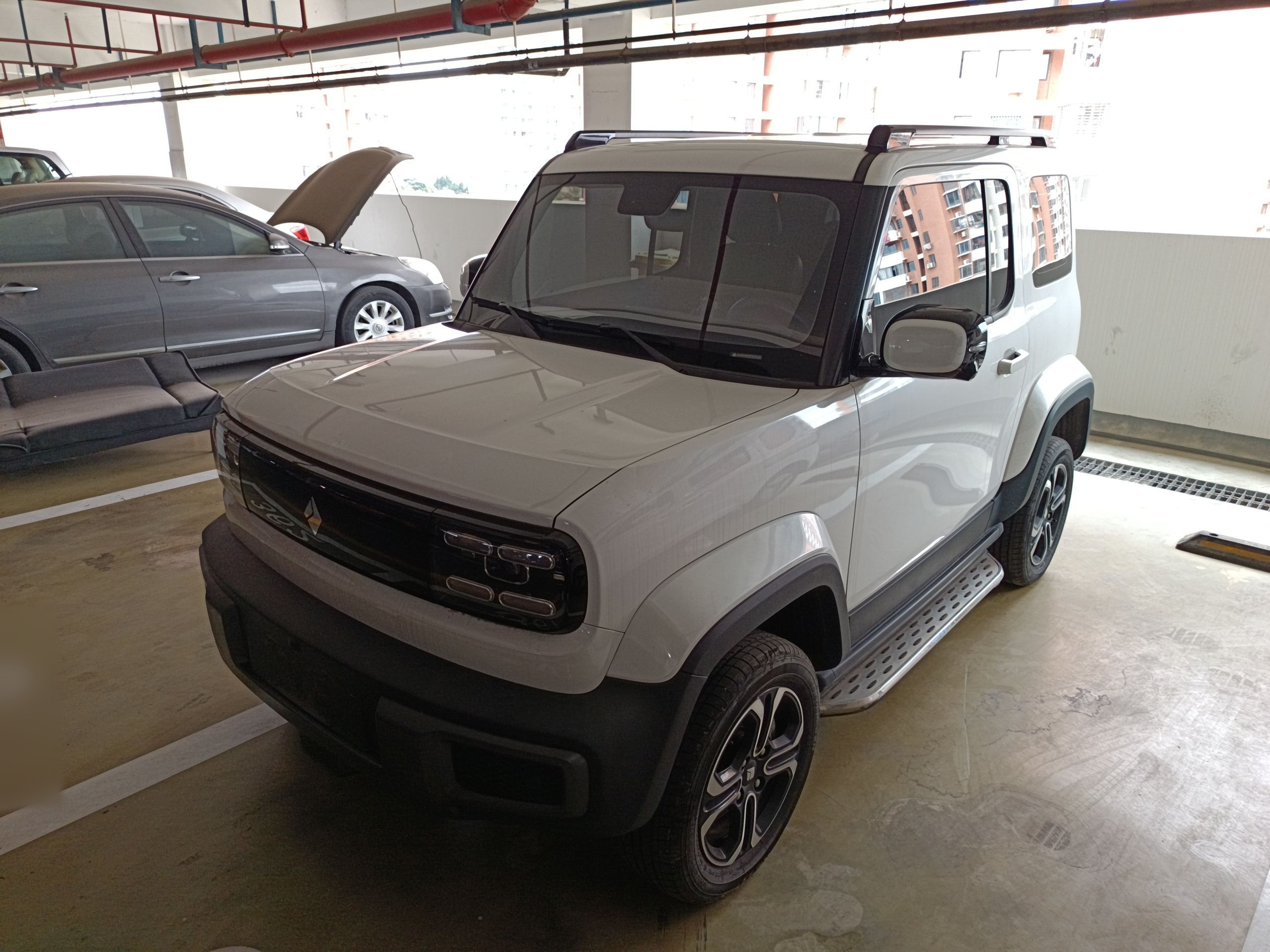 تحت مقدمة السيارة