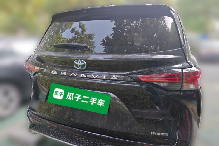 Used Toyota Granvia 2022 2.5L Hybrid Prestige Edition
