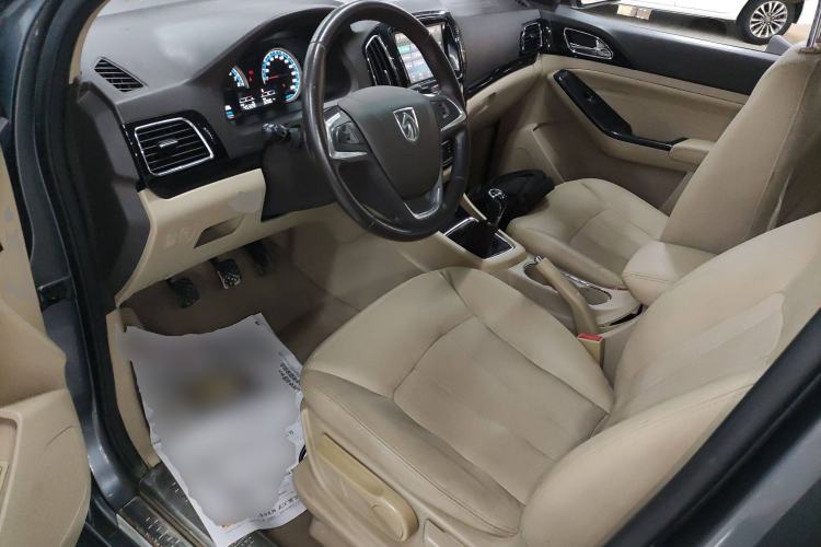 Used Baojun 730 2014 1.5L Manual Luxury Navigation ESP Version 7 Seats