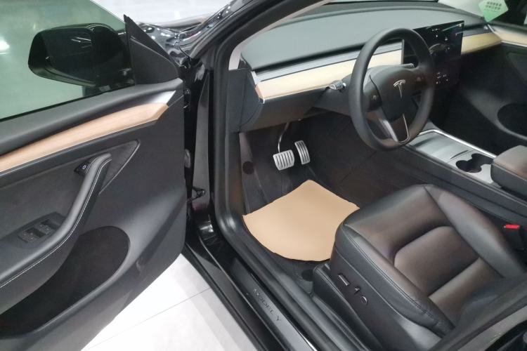 Used Tesla Model Y 2023 High-Performance All-Wheel-Drive Version