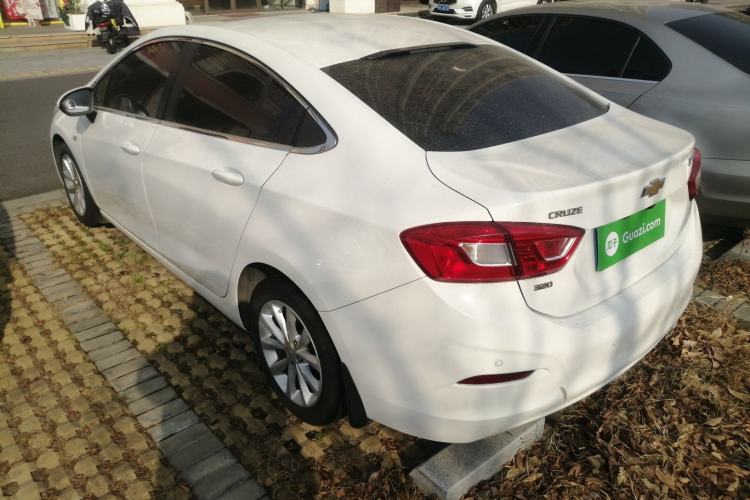 Used Chevrolet Cruze 2018 320 Automatic Pioneer Sunroof Edition
