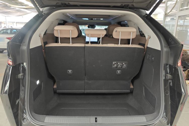 Used XPeng X9 2025 740 Ultra-Long Range Max Trunk