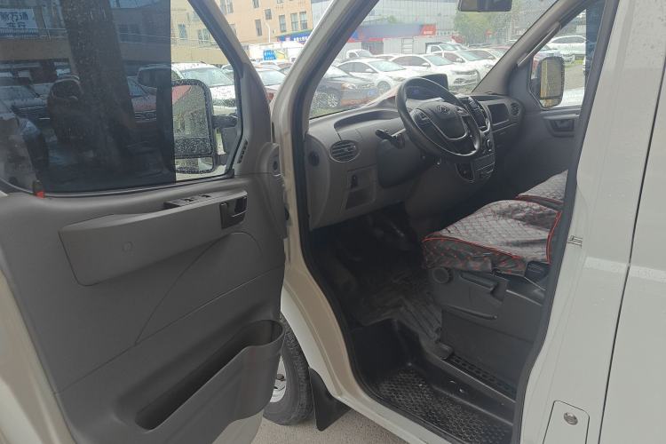 Used SAIC MAXUS Xintu V80 2023 2.0T AMT Classic Aoyuntong Short Wheelbase Ultra-Low Roof 5/6-Seater Driver Seat