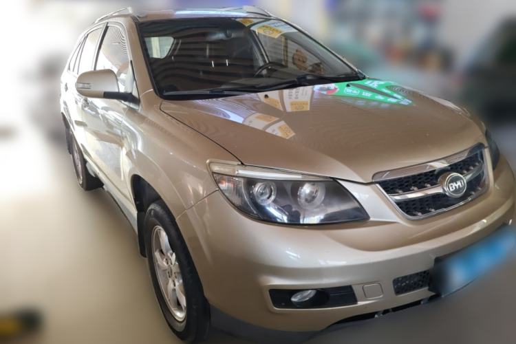 Used BYD S6 2014 2.0L Manual Luxury 5-Seater Front Right 45 Deg