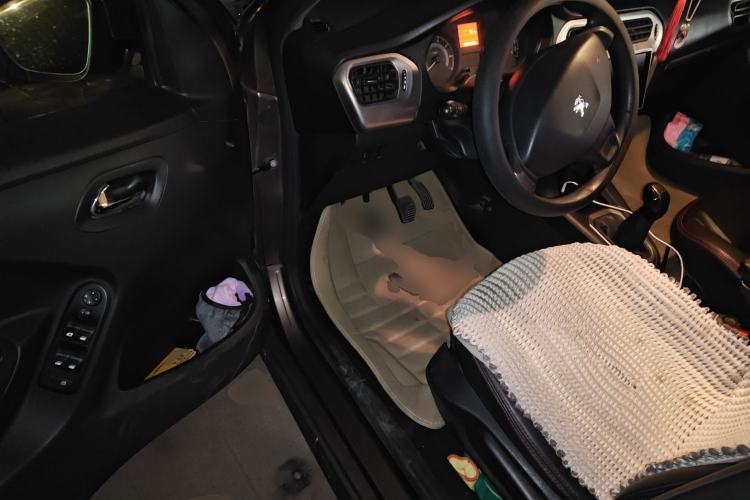 Used Peugeot 301 2014 1.6L Manual Comfort Edition
