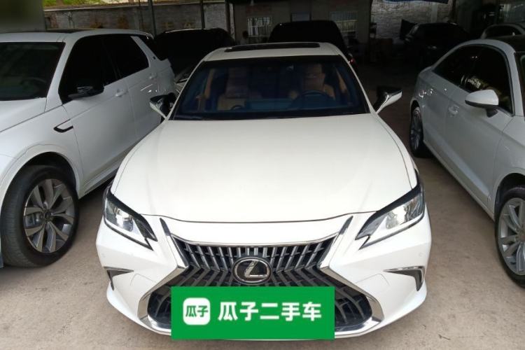 Used Lexus ES 2023 200 Excellence Edition
