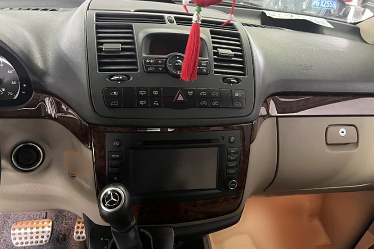 Used Mercedes-Benz Viano 2015 3.0L Partner Edition Interior 2