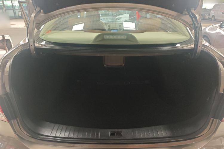 Used Nissan Sylphy 2012 Classic 1.6XE Automatic Comfort Edition Trunk