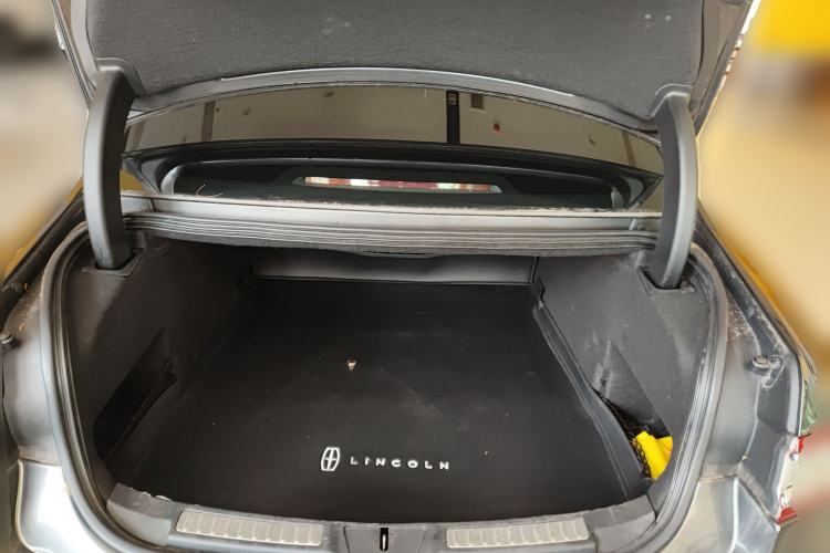 Used Lincoln Continental 2017 2.0T Two-Wheel Drive Prestige Edition Trunk