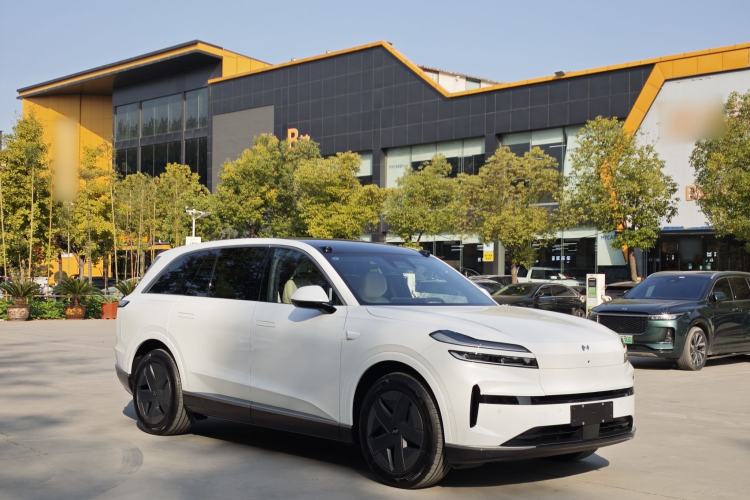 Used ONVO Luxeed L90 2025 Model—Pro Six-Seater Version