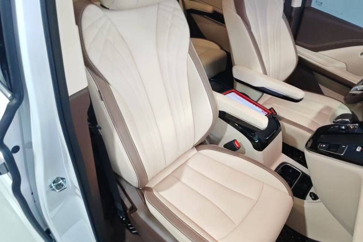 Used Bestune M9 2023 2.0T Prestige Edition
