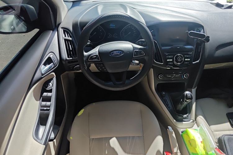 Used Ford Focus 2015 Sedan 1.6L Manual Comfort Model Steering Wheel