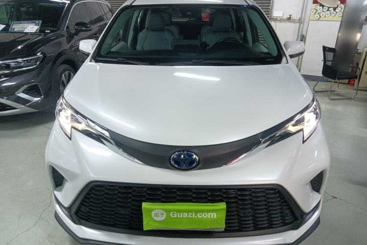 Used Toyota Granvia 2023 2.5L Hybrid Comfort Edition
