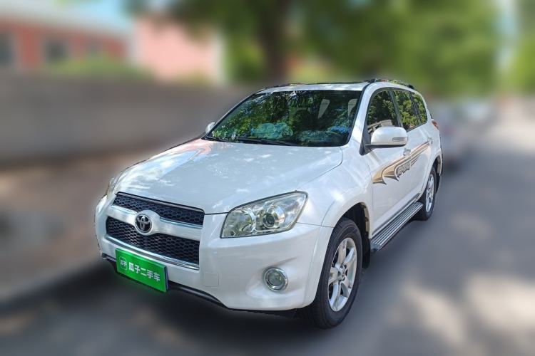 Used Toyota RAV4 2012 Luxurious 2.4L Automatic 4x4 with Stylish Features