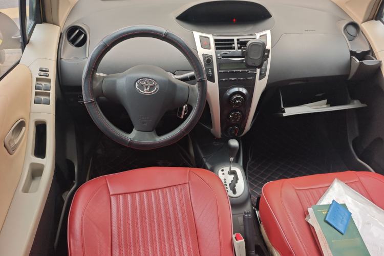 Used Toyota Yaris 2011 1.6E Automatic Charm Edition Center Console