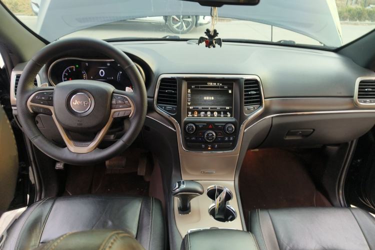 Used Jeep Grand Cherokee 2014 3.0TD Diesel Comfort Navigation Version Center Console