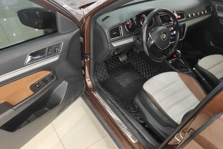 Used Volkswagen Cross Lavida 2017 230TSI DSG Luxury Edition
