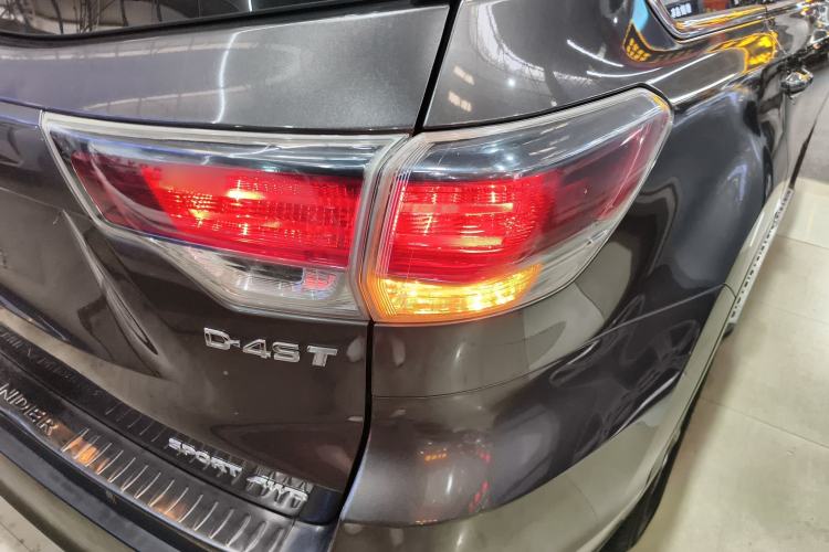 Used Toyota Highlander 2015 2.0T Four-Wheel Drive Luxury Edition 7-Seater Right Rear Taillight