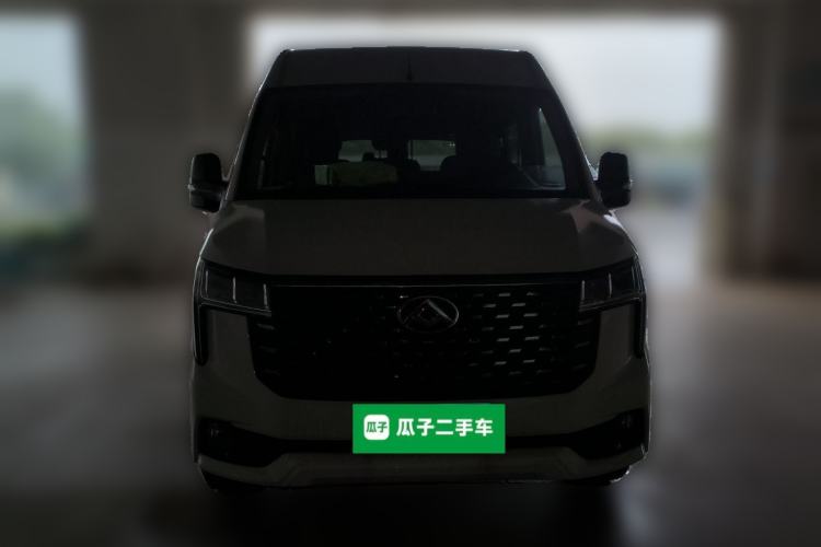 Used SAIC MAXUS Xintu V80 2023 2.0T Manual Classic Aoyuntong Short Wheelbase Mid-Roof 5/6-Seater