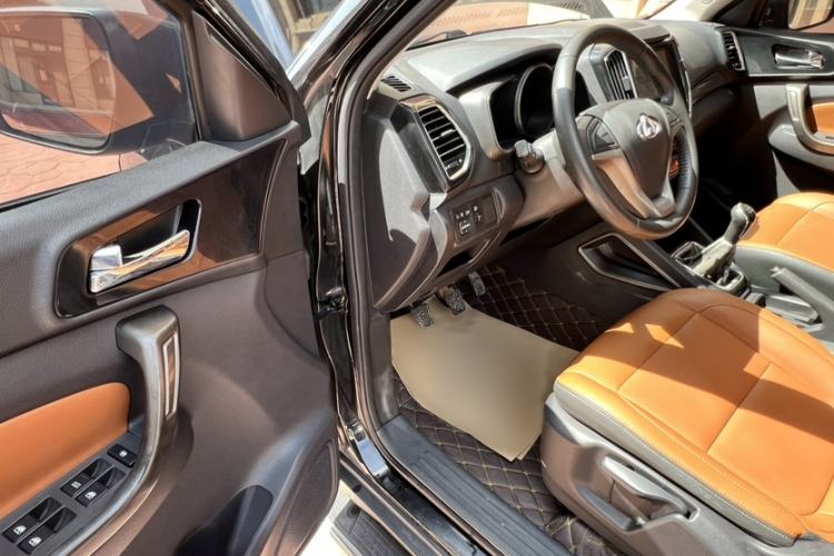 Used CHANGAN OSHAN CX70 2016 1.6L Manual Elite Model Interior 12