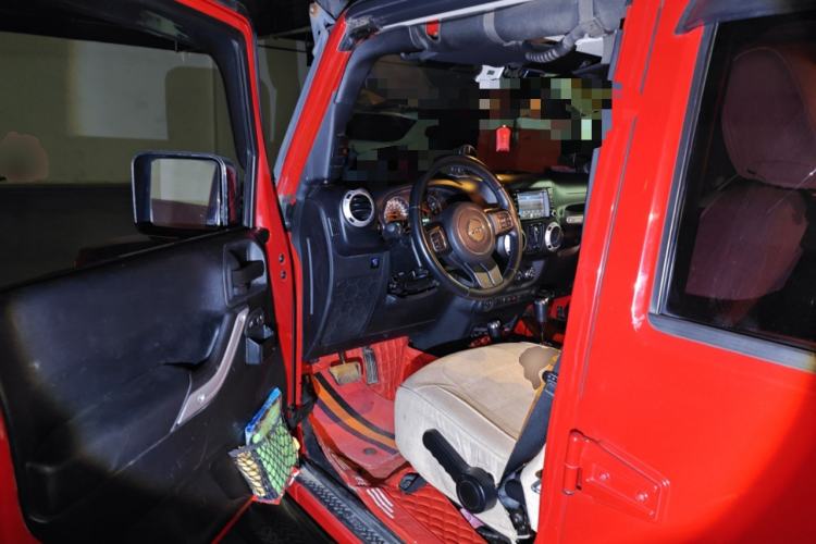 Used Jeep Wrangler 2014 2.8TD Sahara Four-Door Edition
