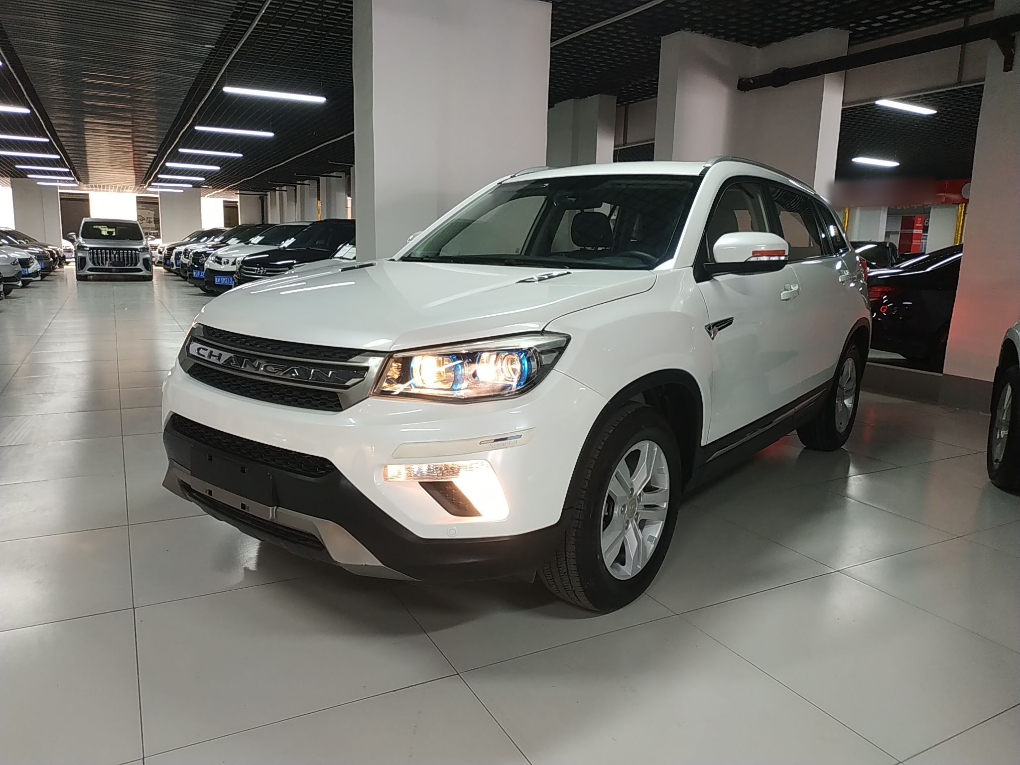 Под передней частью автомобиля