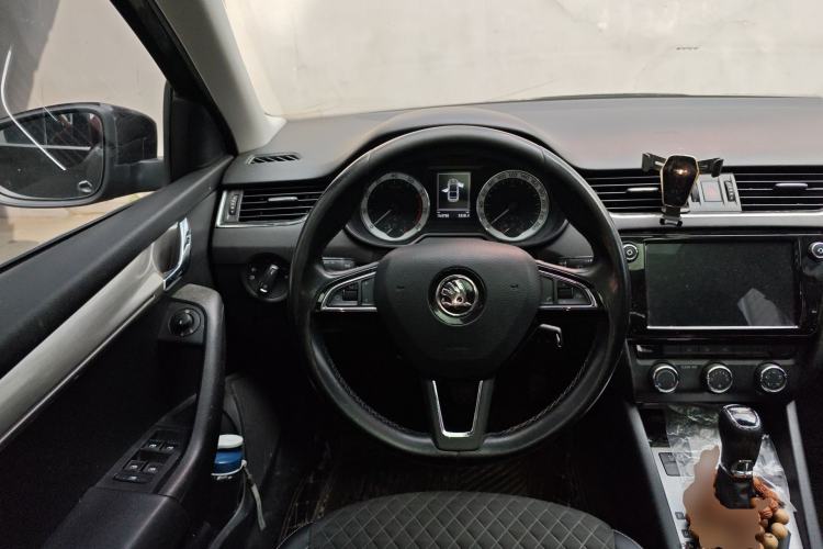 Used Skoda Octavia 2018 1.6L Automatic Luxury Edition Steering Wheel