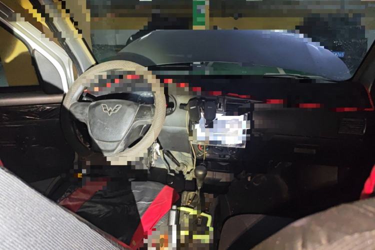 Used Wuling Rongguang 2012 1.5L Extended Basic Version Center Console