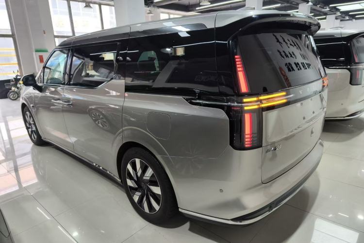 Used Volvo EM90 2025 Ultra Six-Seater