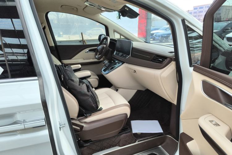 Used Bestune M9 2023 2.0T Ultimate Edition