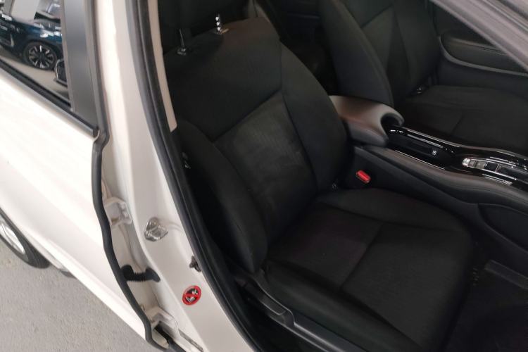 Used Honda Vezel 2017 1.5L CVT 2WD Comfort Model Right Front Seat