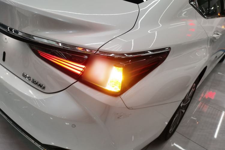 Used Lexus ES 2022 200 Excellence Edition
