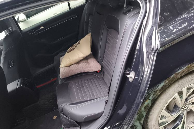 Used Volkswagen Magotan 2021 330TSI DSG 30th Anniversary Edition Left Rear Seat