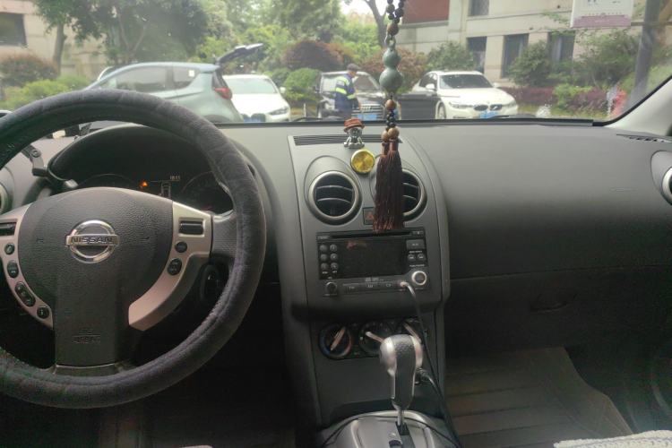 Used Nissan Qashqai 2012 2.0 XL Fire CVT 2WD Center Console