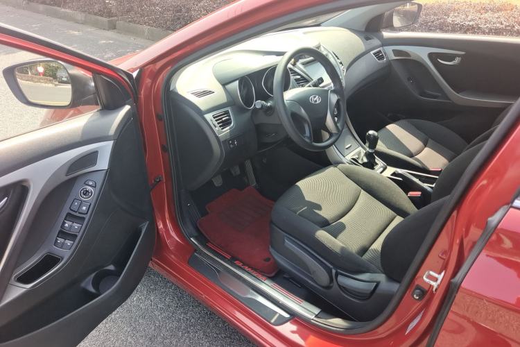 Used Hyundai Elantra (5th Generation / Langdong) 2015 1.6L Manual Leading Model