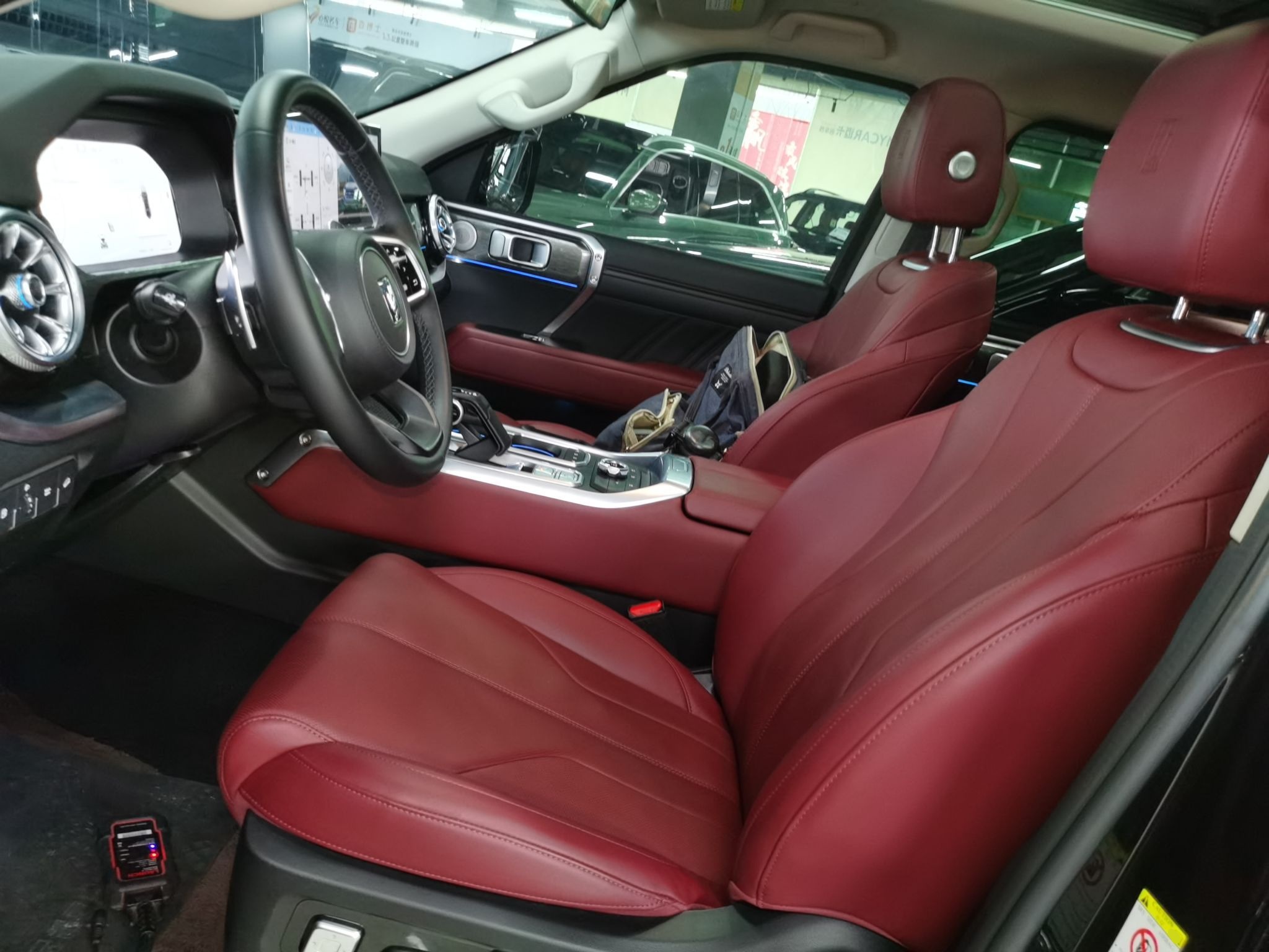 المقاعد الأمامية داخل السيارة