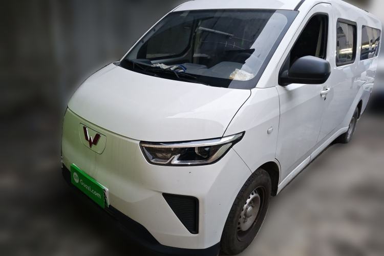 Used Wuling Yangguang 2024 300KM Comfort Version Passenger Van 75kW